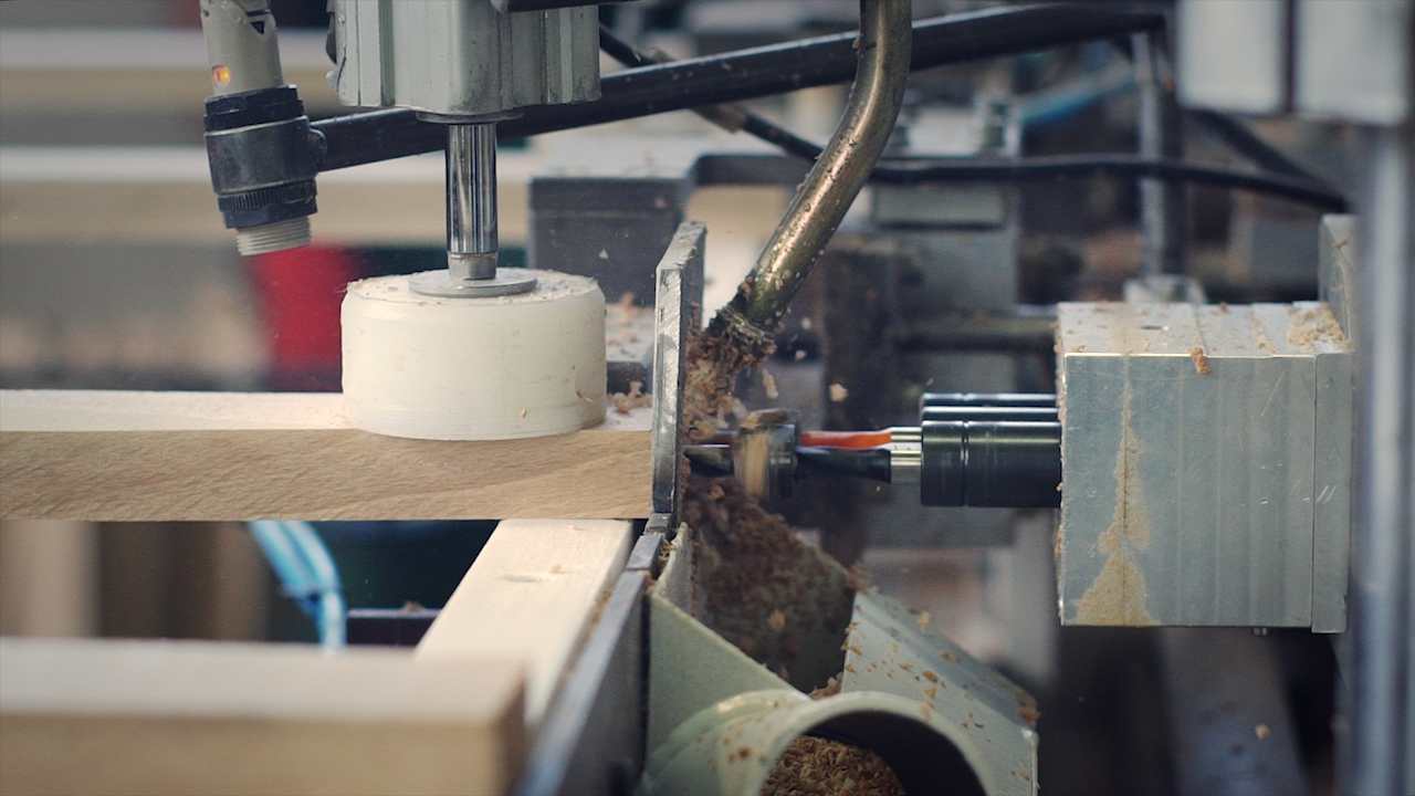 Automat wkrętarsko-kołczarski - Park maszyn - TRAK Swarzędz