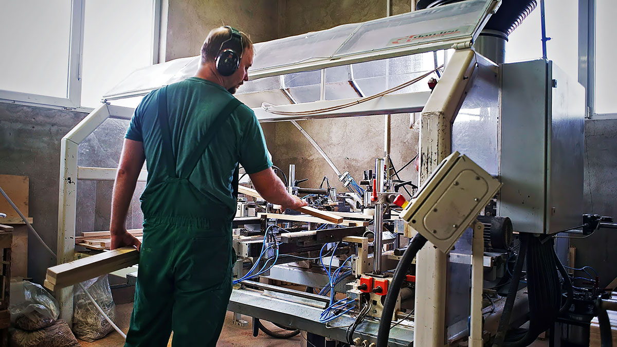 Automat wkrętarsko-kołczarski - Park maszyn - TRAK Swarzędz